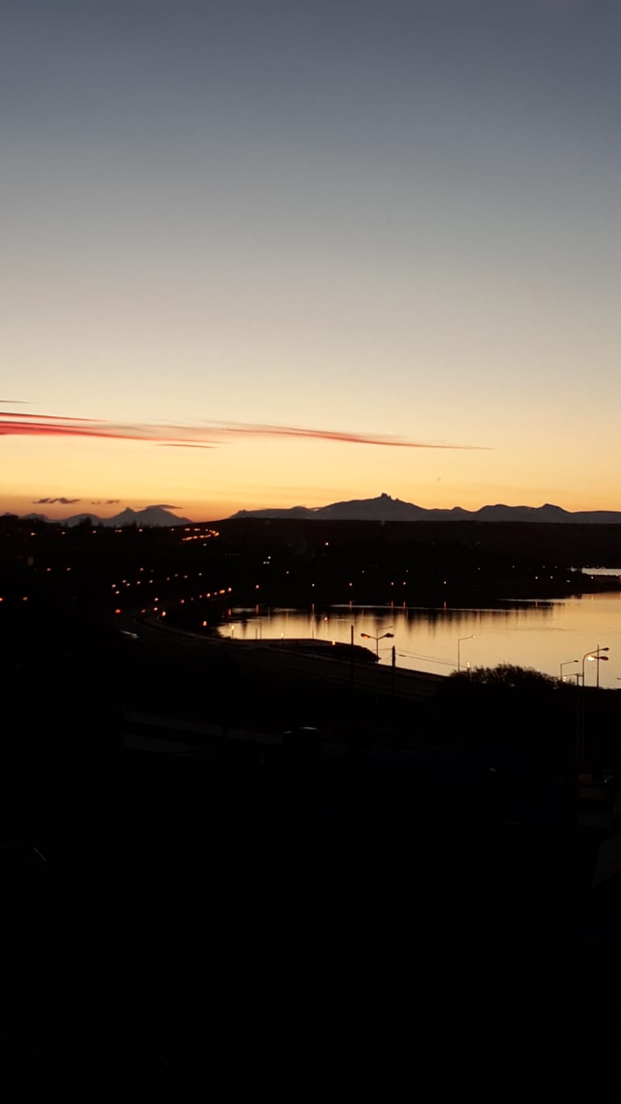 Las retamas aparts - Vista al Lago Argentino amanecer